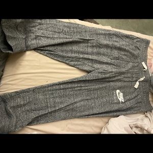Grey Capri sweat pants! Super cute & comfy! Size Medium